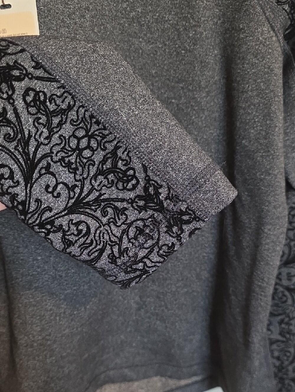 CALIA by Carrie Underwood Dark Gray Velvet-Pattern Raglan Sweatshirt - Picture 4 of 8